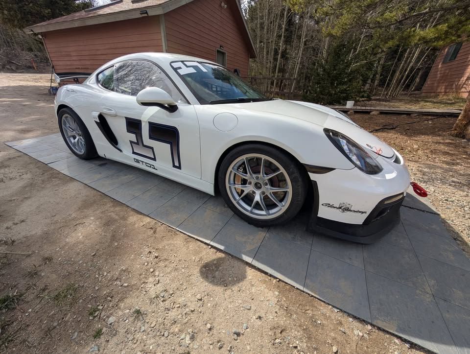 2016 Porsche GT4 Club Sport